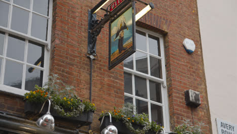 Close-Up-Of-Sign-Outside-The-Iron-Duke-Pub-On-Avery-Row-In-Mayfair-London-UK